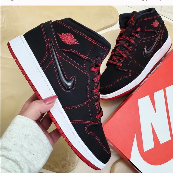 Nike Jordan 1 black and red! - Picture 3 of 3